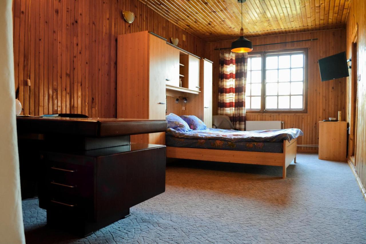 Grandpa'S Hidden Crib, 6 Bedroom, Pet Friendly Sinaia Esterno foto