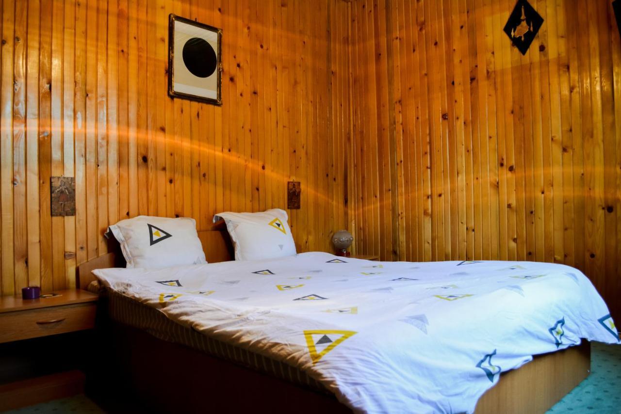 Grandpa'S Hidden Crib, 6 Bedroom, Pet Friendly Sinaia Esterno foto