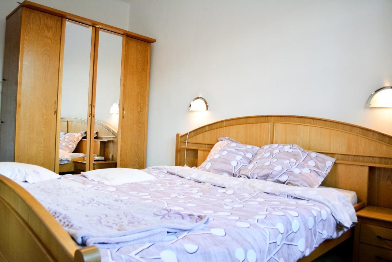Grandpa'S Hidden Crib, 6 Bedroom, Pet Friendly Sinaia Esterno foto